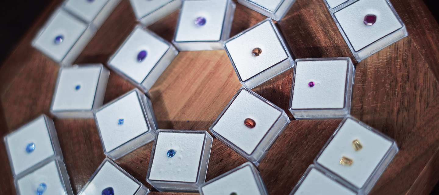 Multicoloured gemstones in individual cases