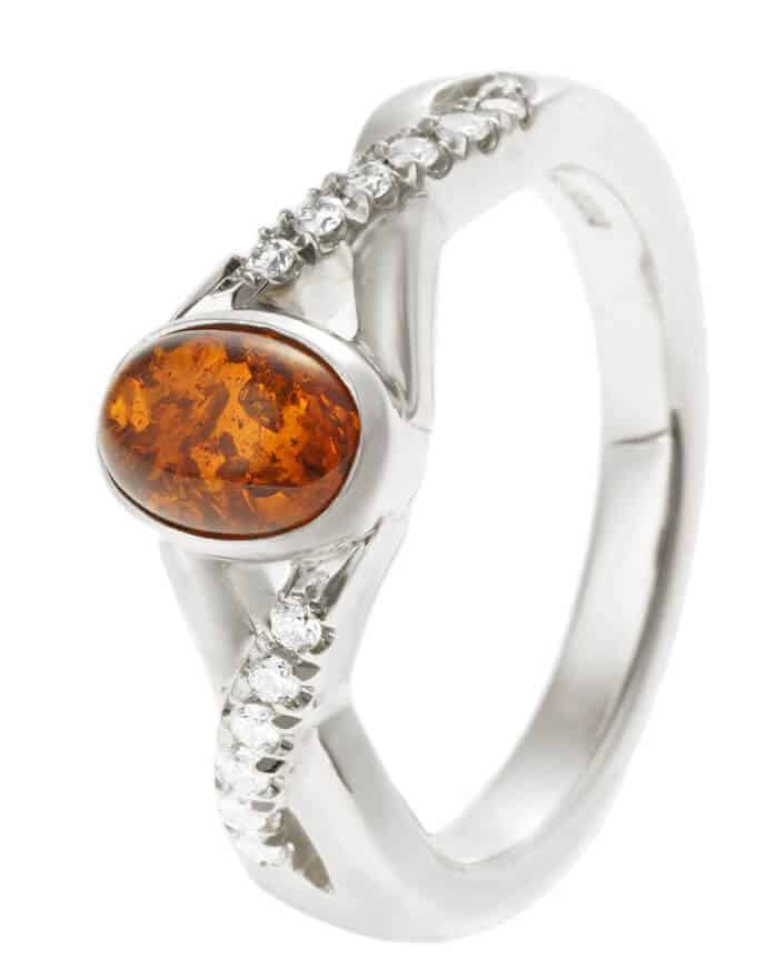 twist ring with central amber