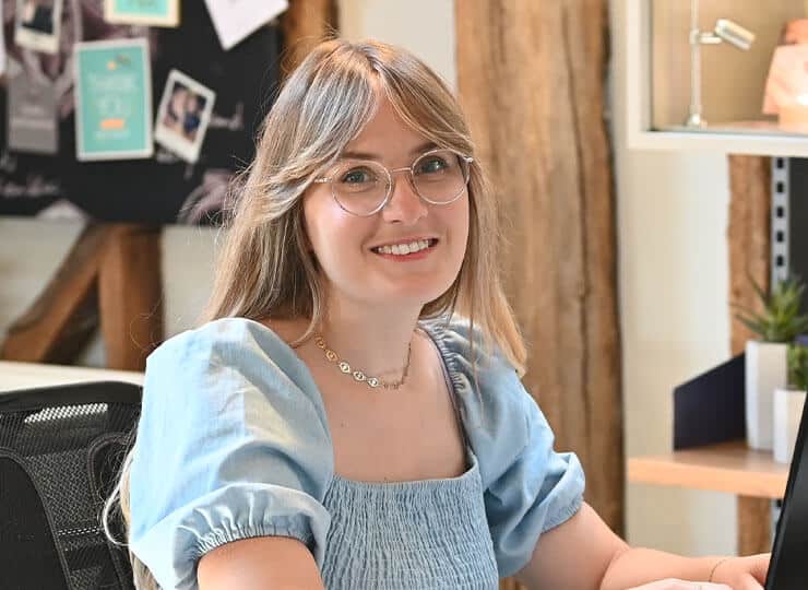 Francesca Glos in Jewellery Shop