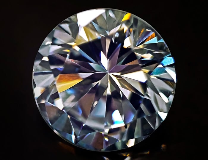 Round cut diamond close up