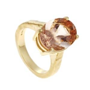 Gold ring with large oval morganite