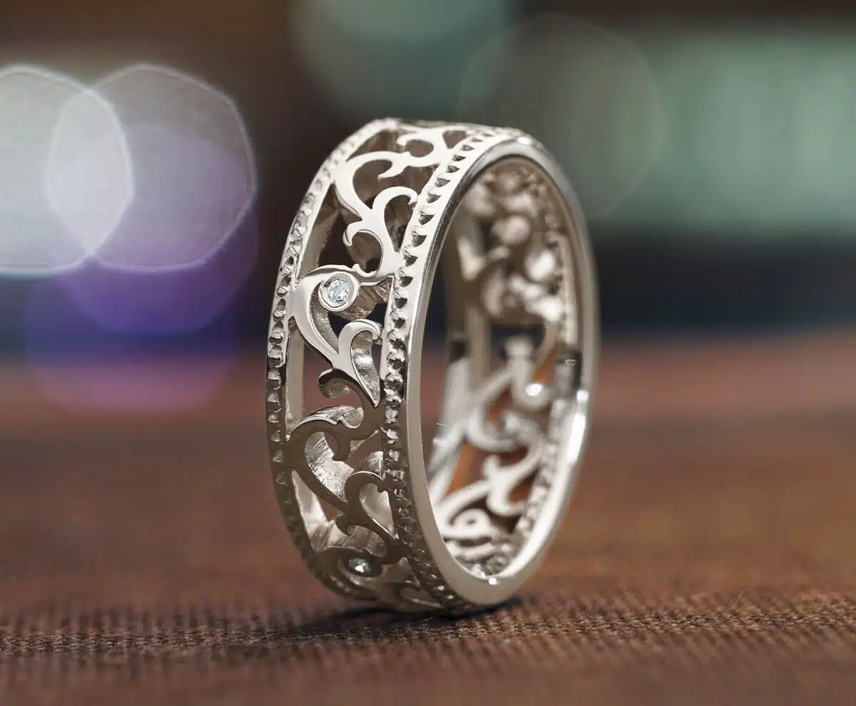 Filigree engraved white gold wedding ring