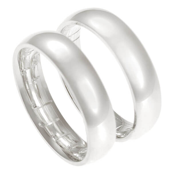 pair of plain bands with music engraving inside