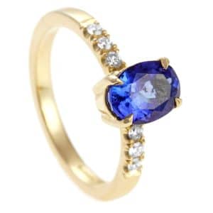 Yellow gold oval blue stone ring