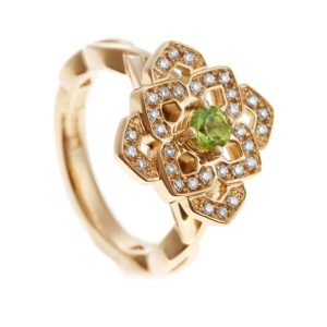 Floral shaped ring with peridot and diamonds